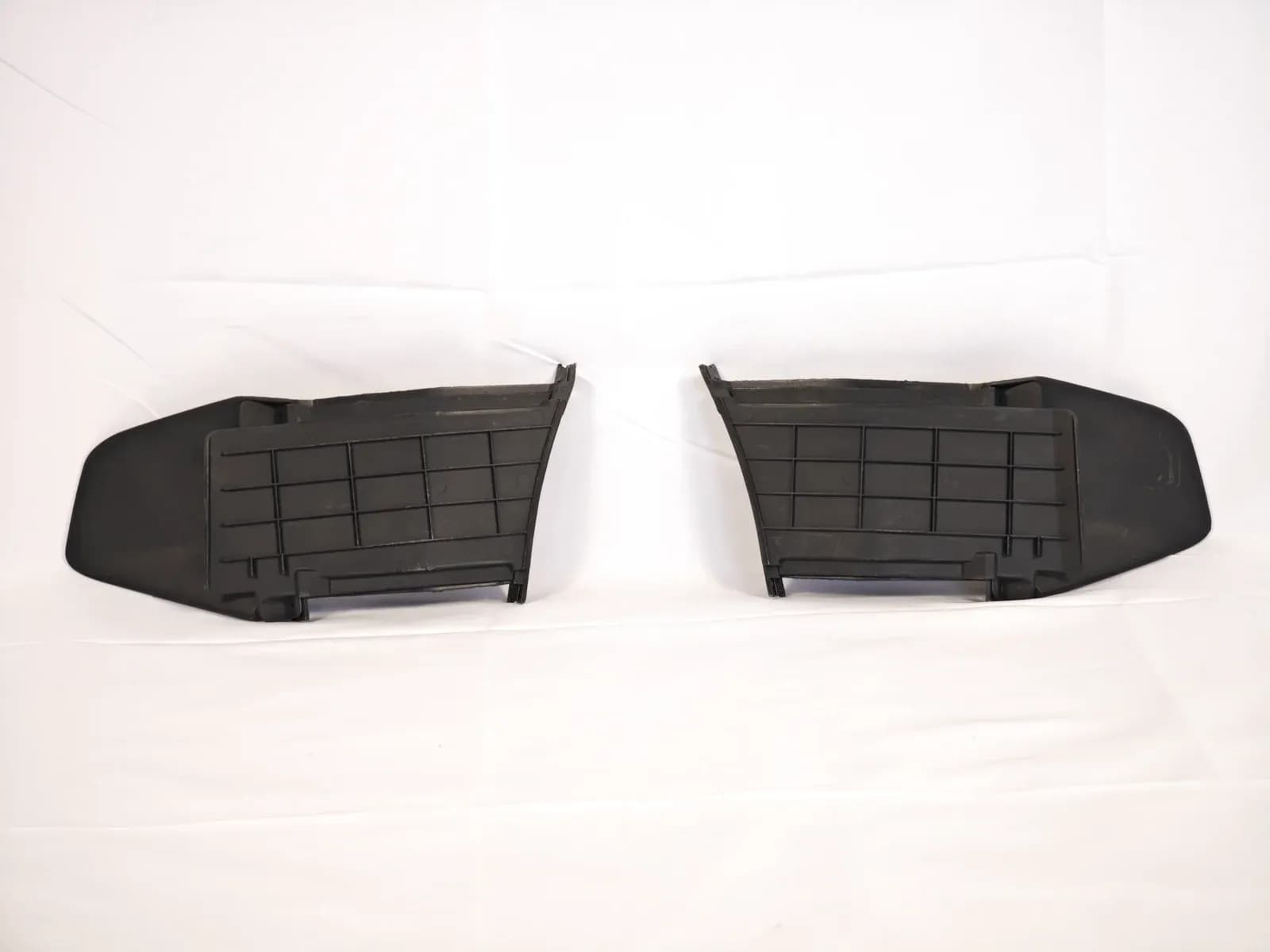 Hongqi E-QM5 front fender liner, left