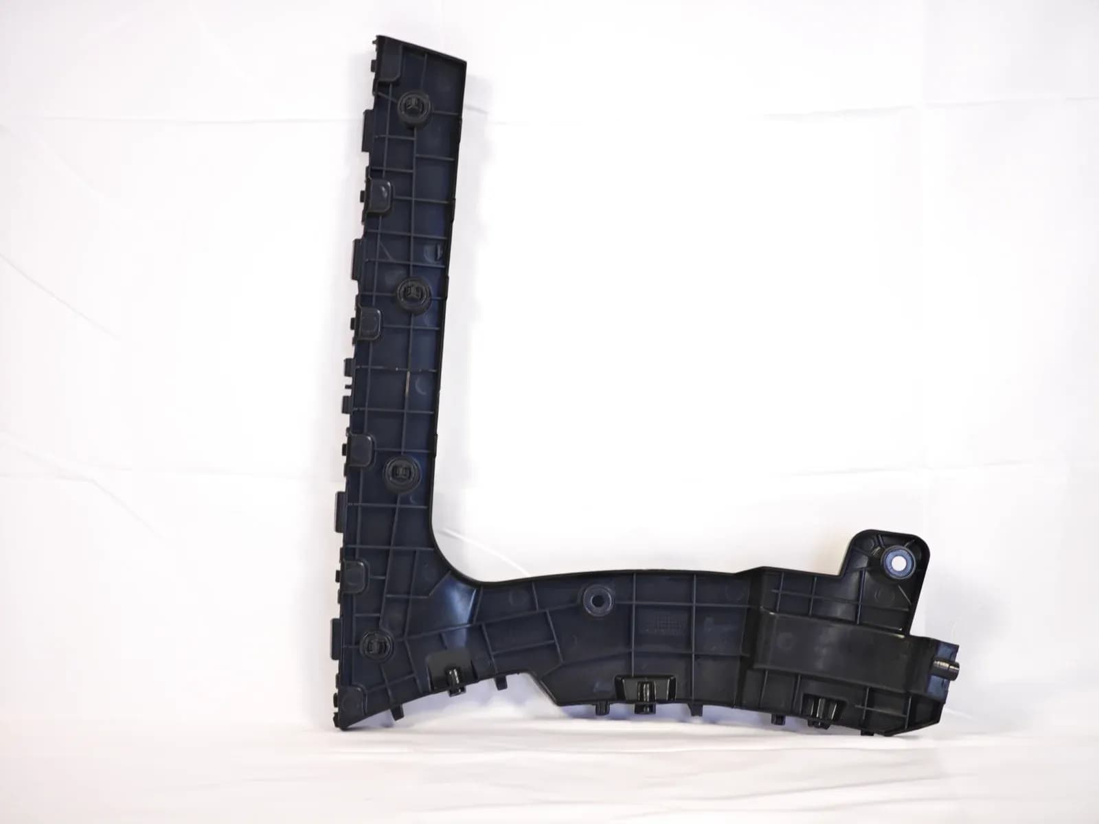 Hongqi E-QM5 rear bumper mount, left