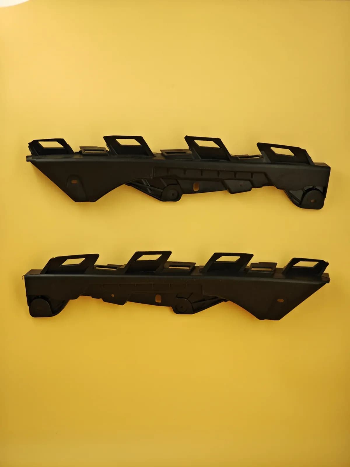 Hongqi E-QM5 front bumper centre bracket, upper